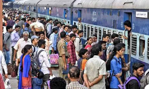 దసరా, దీపావళికి ప్రత్యేక రైళ్లు ఇవే..