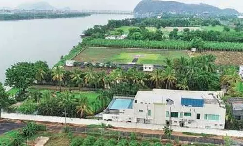 చంద్రబాబునాయుడు ఇంటిని వారంరోజుల్లోగా కూల్చాలి.. లేదంటే మేమే కూలుస్తాం : సీఆర్డిఏ