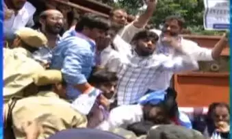 అసెంబ్లీ ముట్టడికి ప్రయత్నించిన ఎన్‌ఎస్‌యూఐ