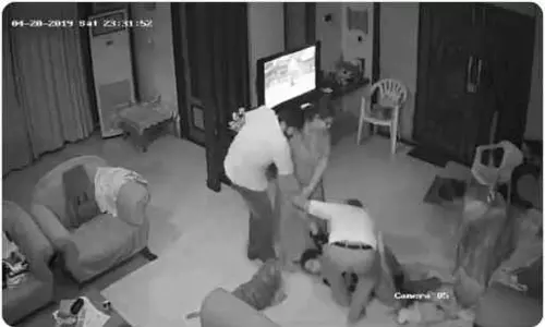 మాజీ ప్రధాన న్యాయమూర్తి వేధింపుల వీడియో బయటపెట్టిన కోడలు మాజీ ప్రధాన న్యాయమూర్తి వేధింపుల వీడియో బయటపెట్టిన కోడలు