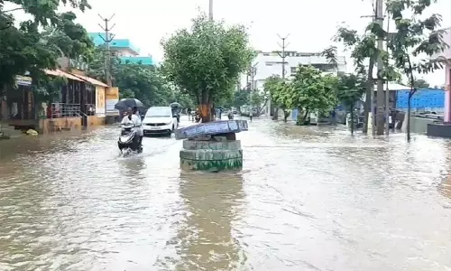 ఉపరితల ఆవర్తనం.. మళ్ళీ ఆంధ్రాలో భారీ వర్షాలు..