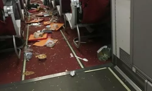 ఎయిరిండియా విమానానికి తప్పిన ప్రమాదం... ఎయిరిండియా విమానానికి తప్పిన ప్రమాదం...