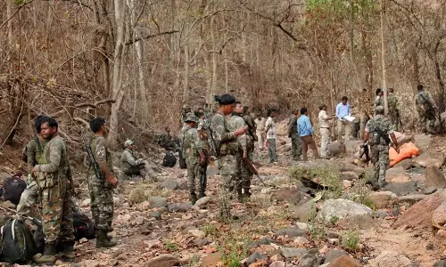 విశాఖ ఏజెన్సీలో పోలీసులు, మావోయిస్టుల మధ్య భీకర కాల్పులు.. విశాఖ ఏజెన్సీలో పోలీసులు, మావోయిస్టుల మధ్య భీకర కాల్పులు..