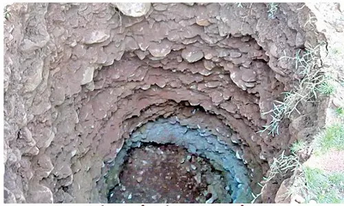 కడప జిల్లాలో భారీగా కుంగిన భూమి..