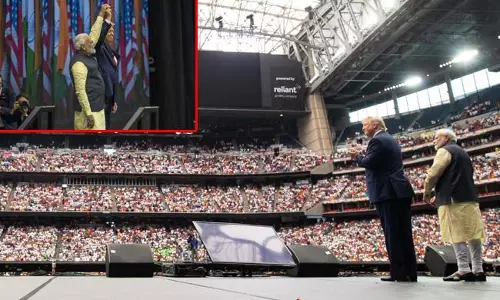 అగ్రరాజ్యం అమెరికాలో మార్మోగిన మోడీ నినాదం అగ్రరాజ్యం అమెరికాలో మార్మోగిన మోడీ నినాదం