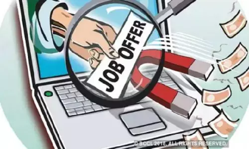 ఉద్యోగం పేరుతో వల రూ. 10 లక్షలు పైగా టోకరా! ఉద్యోగం పేరుతో వల రూ. 10 లక్షలు పైగా టోకరా!