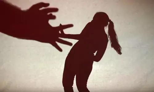 భార్య నగ్న వీడియోలు భర్తకు పంపి బ్లాక్ మెయిల్ ... చివరికీ.. భార్య నగ్న వీడియోలు భర్తకు పంపి బ్లాక్ మెయిల్ ... చివరికీ..