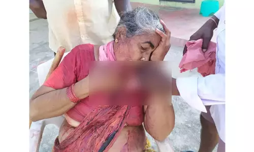 తల్లిపై బీరు సీసాతో దాడి.... తల్లిపై బీరు సీసాతో దాడి....