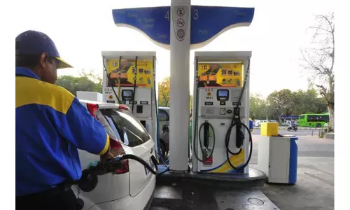 Today Petro Price: ఎనిమిదో  రోజూ అదే తీరు.. పెట్రోల్, డీజిల్ ధరలలో భారీ పెరుగుదల!