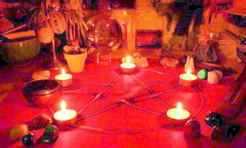 ఉంగరాన్ని దొంగిలించిందని పనిమనిషి ఇంట్లో పూజలు.. ఉంగరాన్ని దొంగిలించిందని పనిమనిషి ఇంట్లో పూజలు..