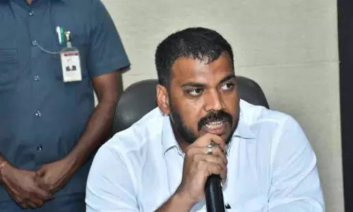 పోలవరం ఎత్తు తగ్గించం.. త్వరలో వెలిగొండ ప్రాజెక్ట్కు రివర్స్ టెండరింగ్ పోలవరం ఎత్తు తగ్గించం.. త్వరలో వెలిగొండ ప్రాజెక్ట్కు రివర్స్ టెండరింగ్