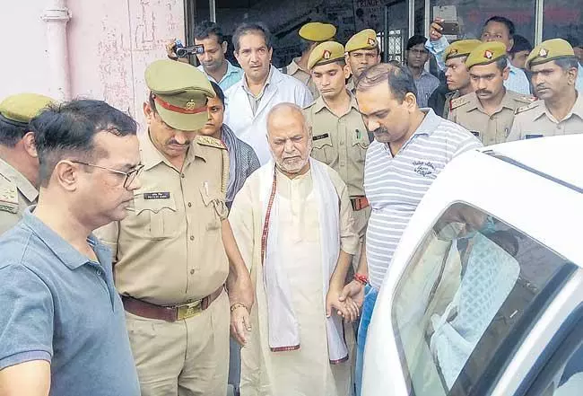 చిన్మయానంద బీజేపీ నాయకుడు కాదు! చిన్మయానంద బీజేపీ నాయకుడు కాదు!