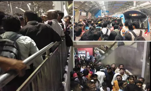 భారీ వర్షం దెబ్బకి మెట్రో రైళ్లూ మొరాయించాయి