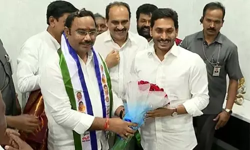 వైసీపీలోకి టీడీపీ నేత.. దగ్గుబాటి దూరం!