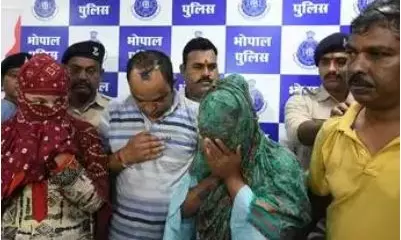 భారీ సెక్స్ కుంభకోణం: మధ్యప్రదేశ్లో బాలీవుడ్ బీ గ్రేడ్ హీరోయిన్లతో సెక్స్ రాకెట్! నిందితుల్లో రాజకీయనాయకులు!! భారీ సెక్స్ కుంభకోణం: మధ్యప్రదేశ్లో బాలీవుడ్ బీ గ్రేడ్ హీరోయిన్లతో సెక్స్ రాకెట్! నిందితుల్లో రాజకీయనాయకులు!!