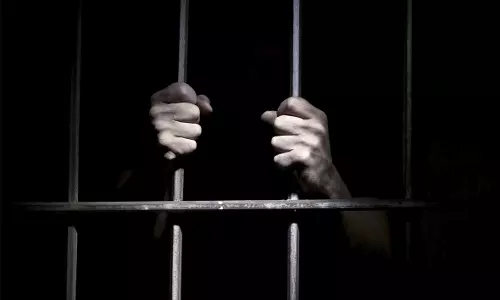 14 రాష్ట్రాలు.. వేయ్యి కేసులు.. నెల్లూరులో దొరికిపోయాడు ! 14 రాష్ట్రాలు.. వేయ్యి కేసులు.. నెల్లూరులో దొరికిపోయాడు !