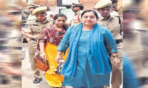 ఈఎస్ఐ స్కామ్లో వెలుగుచూస్తున్న కొత్త కోణాలు ఈఎస్ఐ స్కామ్లో వెలుగుచూస్తున్న కొత్త కోణాలు