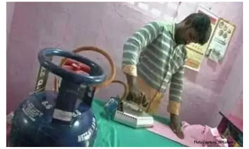 గ్యాస్‌తో పనిచేసే ఇస్త్రీపెట్టె..వాటేన్ ఐడియా సర్ జీ..!