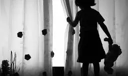 హైదరాబాద్లో దారుణం... 9 ఏళ్ల చిన్నారిని చిదిమేసిన మేనమామ హైదరాబాద్లో దారుణం... 9 ఏళ్ల చిన్నారిని చిదిమేసిన మేనమామ