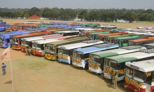 సమ్మె సైరన్ మోగించనున్నతెలంగాణ ఆర్టీసీ..? సమ్మె సైరన్ మోగించనున్నతెలంగాణ ఆర్టీసీ..?