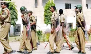 పులివెందుల పొలీసుస్టేషన్ ఎదుట వ్యక్తి ఆత్మహత్యాయత్నం పులివెందుల పొలీసుస్టేషన్ ఎదుట వ్యక్తి ఆత్మహత్యాయత్నం