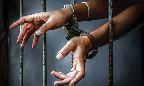 రేప్ చేశాడు ఆ గాయం ముద్రతో దొరికాడు! రేప్ చేశాడు ఆ గాయం ముద్రతో దొరికాడు!