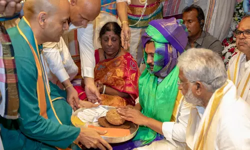 శ్రీవారి చెంత ఏపీ సీఎం జగన్.. తొలిసారిగా తులాభారం మొక్కుబడి చెల్లించిన   ముఖ్యమంత్రి