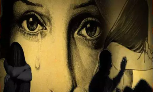 వివాహిత స్నానం చేస్తుండగా వీడియోలు తీసి ... ఆపై వివాహిత స్నానం చేస్తుండగా వీడియోలు తీసి ... ఆపై