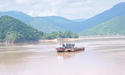 అందువల్లే బోటుకు లంగర్ తగులుకోవడం లేదు