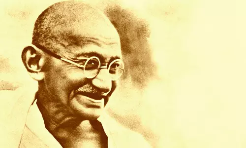 మహాత్మునికి మోదీ ఘన నివాళి