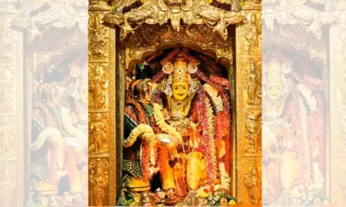 లలిత త్రిపుర సుందరీదేవిగా అమ్మవారు