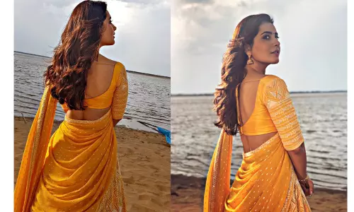 సోయగాల గోదావరి చెంత వయ్యారి భామ! ఎవరో తెలుసా?