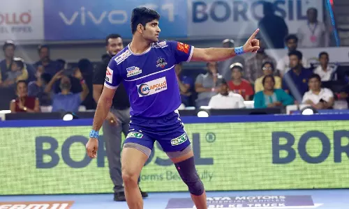 ఓటమి బాటలో తెలుగు టైటాన్స్...హర్యానా స్టీలర్స్పై ఘోర పరాజయం ఓటమి బాటలో తెలుగు టైటాన్స్...హర్యానా స్టీలర్స్పై ఘోర పరాజయం