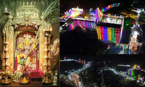 తెలుగు రాష్ట్రాల్లో వైభవంగా దసరా వేడుకలు