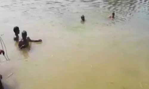 దుర్గాదేవి విగ్రహం నిమజ్జనంలో విషాదం... నదిలో 10మంది గల్లంతు