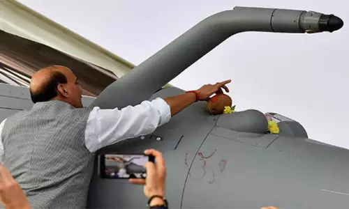 Social Media.. వైరల్‌గా మారిన రాజ్‌నాథ్ సింగ్ ఆయుధపూజ