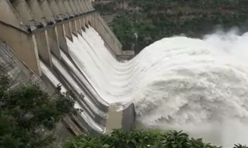 శ్రీశైలం జలాశయానికి మరోసారి వరద.. ఐదోసారి గేట్లు ఎత్తివేత