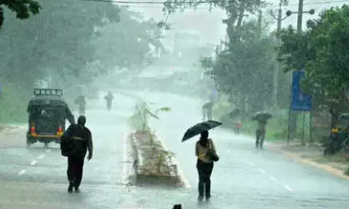 కోస్తా, రాయలసీమకు భారీ వర్ష సూచన.. ఆ ప్రదేశాల్లో ఉండొద్దు.. కోస్తా, రాయలసీమకు భారీ వర్ష సూచన.. ఆ ప్రదేశాల్లో ఉండొద్దు..