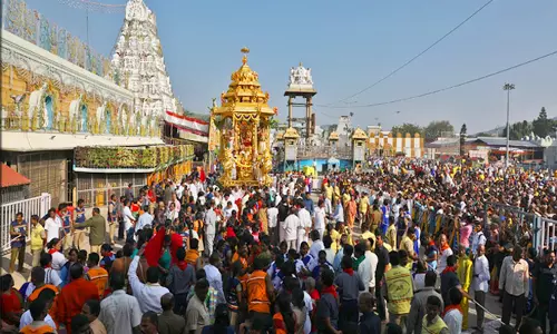 వృద్ధులు, దివ్యాంగులకు శ్రీవారి ప్రత్యేక దర్శనం వృద్ధులు, దివ్యాంగులకు శ్రీవారి ప్రత్యేక దర్శనం