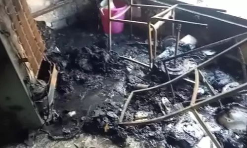 అర్థరాత్రి దారుణం.. గ్యాస్ సిలిండర్ పేలి అన్నాచెల్లళ్ల మృతి అర్థరాత్రి దారుణం.. గ్యాస్ సిలిండర్ పేలి అన్నాచెల్లళ్ల మృతి