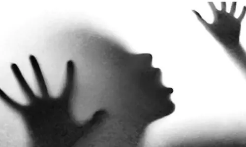 యాసిడ్ తాగించి.. సిగరేట్లతో కాల్చి.. మాజీ భర్త అత్యాచారం యాసిడ్ తాగించి.. సిగరేట్లతో కాల్చి.. మాజీ భర్త అత్యాచారం