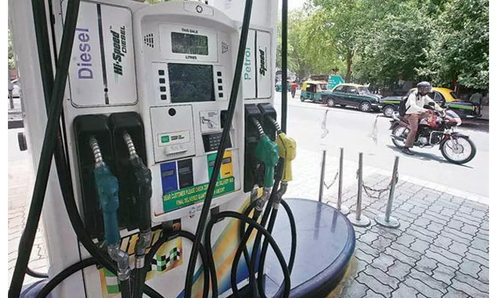 Petrol Price Today: మళ్లీ తగ్గిన పెట్రోల్ ధరలు