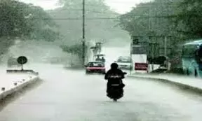 ఆంధ్రప్రదేశ్ లో ఉరుములు, పిడుగులతో వర్షాలు ఆంధ్రప్రదేశ్ లో ఉరుములు, పిడుగులతో వర్షాలు