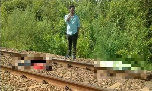 హిందూపురం రైల్వే ట్రాక్పై 4 మృతదేహాలు హిందూపురం రైల్వే ట్రాక్పై 4 మృతదేహాలు