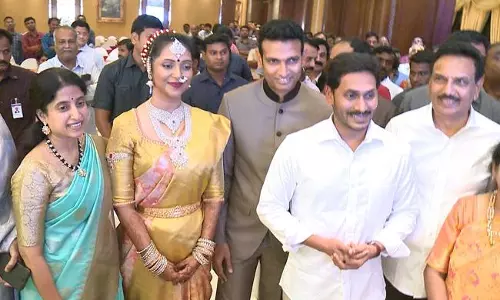 బలరాంరెడ్డి- చందనాదీప్తిల వివాహానికి హాజరైన సీఎం జగన్‌