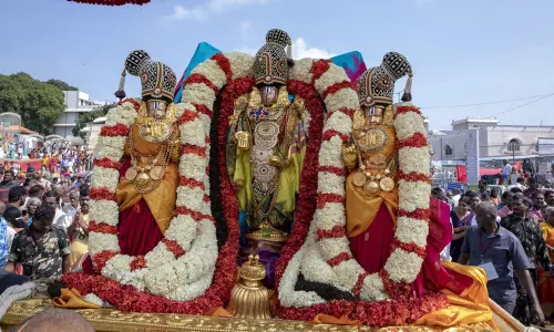 తిరుమల సమాచారం: భక్తుల రద్దీ సాధారణం.. శ్రీవారికి పెరిగిన హుండీ ఆదాయం!