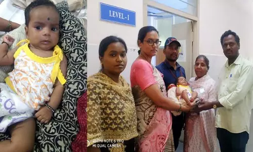 టాయిలెట్స్‌ వద్ద పసికందును వదిలి వెళ్లిన తల్లిదండ్రులు..