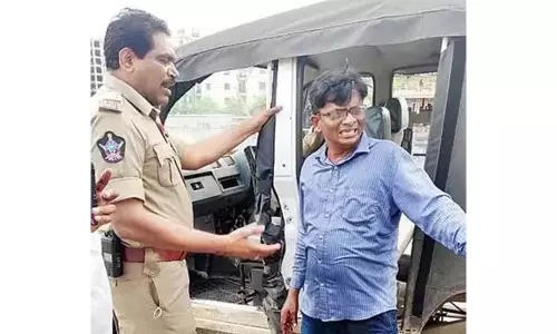 ఏపీ సీఎం క్యాంప్ ఆఫీసు సమీపంలో వ్యక్తి ఆత్మహత్యాయత్నం