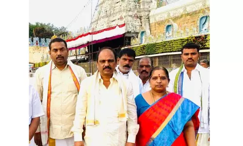 సీఎం జగన్ కు పదికాలాలు పరిపాలించే శక్తిని ప్రసాదించు స్వామీ: ఏపీ మంత్రి శంకర్ నారాయణ