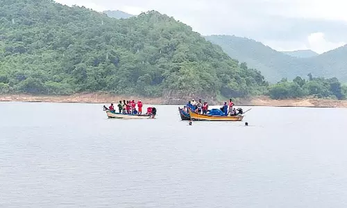 నేడు బోటు బయటికి వచ్చే అవకాశం.. అలా జరిగితే మాత్రం.. నేడు బోటు బయటికి వచ్చే అవకాశం.. అలా జరిగితే మాత్రం..